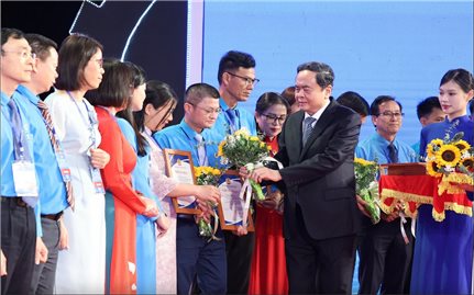 Chủ tịch Quốc hội Trần Thanh Mẫn: Các cấp Công đoàn tập trung nâng cao năng suất lao động và tăng trưởng hai con số