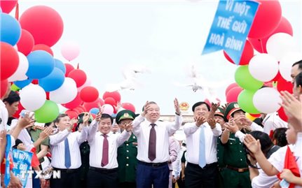 Tổng Bí thư, Chủ tịch nước dự Lễ Thượng cờ 