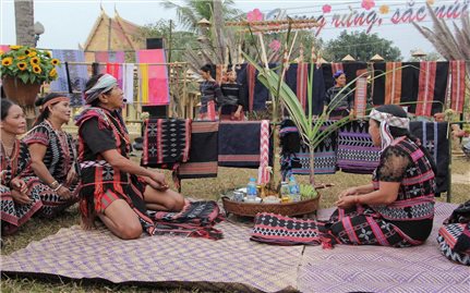 Người Tà Ôi có một nghi lễ linh thiêng gắn với thổ cẩm