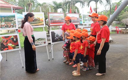 Triển lãm ảnh “Điện Biên Phủ - Mốc vàng lịch sử”