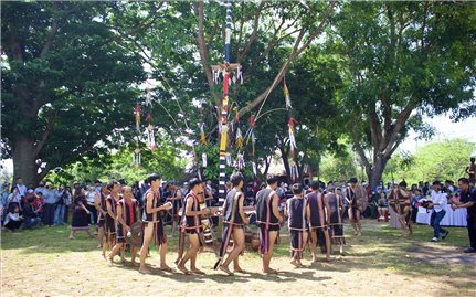 Phục dựng nghi lễ Mừng nhà rông mới của đồng bào Gia Rai