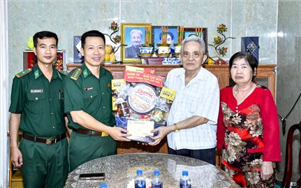 Nhiều hoạt động ý nghĩa kỷ niệm 51 năm Ngày Giải phóng miền Nam tại biên giới biển Cần Thơ