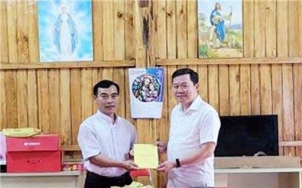 Sở Dân tộc và Tôn giáo Lào Cai thăm chúc mừng một số Giáo sứ nhân dịp Lễ Phục sinh