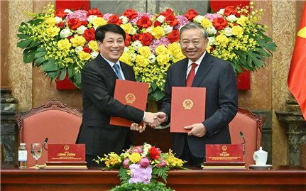 Bàn giao công tác giữa Tổng Bí thư, Chủ tịch nước Tô Lâm và nguyên Chủ tịch nước Lương Cường