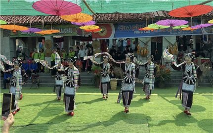 Trải nghiệm phiên chợ vùng cao thu nhỏ giữa lòng Thủ Đô