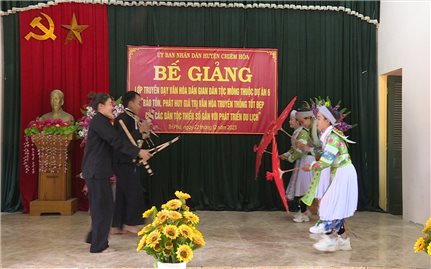 Chiêm Hóa(Tuyên Quang): Bế giảng lớp truyền dạy văn hóa dân gian dân tộc Mông