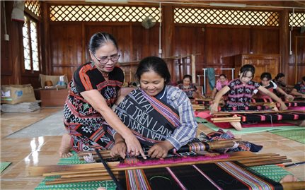 Mô hình kinh tế tập thể tạo sinh kế bền vững cho phụ nữ DTTS