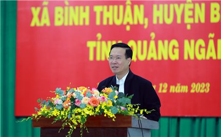 Chủ tịch nước Võ Văn Thưởng tặng quà các gia đình chính sách, hộ nghèo ở Quảng Ngãi