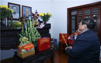 Thủ tướng Phạm Minh Chính dâng hương cố Thủ tướng Phạm Văn Đồng