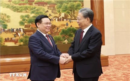Chủ tịch Quốc hội Vương Đình Huệ hội đàm và ký thỏa thuận hợp tác với Ủy viên trưởng Nhân đại toàn quốc Trung Quốc Triệu Lạc Tế