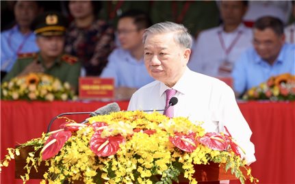 Chủ tịch nước dự lễ ra mắt lực lượng tham gia bảo vệ ANTT cơ sở tại TP. Hồ Chí Minh