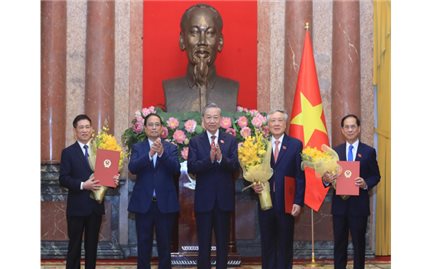 Tổng Bí thư, Chủ tịch nước trao Quyết định bổ nhiệm 3 Phó Thủ tướng và 2 Bộ trưởng