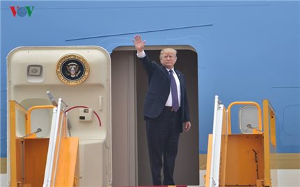 Ảnh: Tổng thống Donald Trump rời Hà Nội, kết thúc chuyến thăm Việt Nam