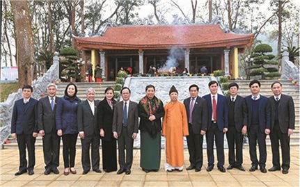 Phó Chủ tịch Thường trực Quốc hội Tòng Thị Phóng dự Lễ Khánh thành Nhà tưởng niệm Hồ Chí Minh tại huyện Thuận Châu, Sơn La