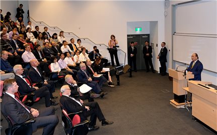 Thủ tướng nói chuyện với giảng viên, sinh viên Đại học Quốc gia Australia