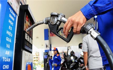 Giá xăng dầu đồng loạt tăng từ 15h00 chiều nay