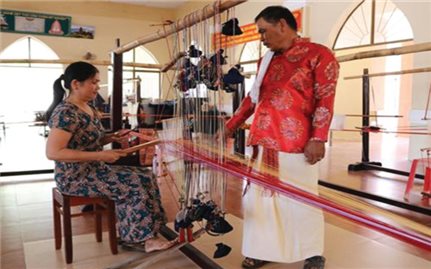 Ninh Thuận khôi phục và bảo tồn hoa văn cổ trên thổ cẩm Chăm