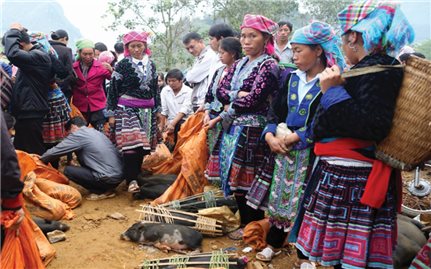 Độc đáo chợ phiên Tam Đường đất