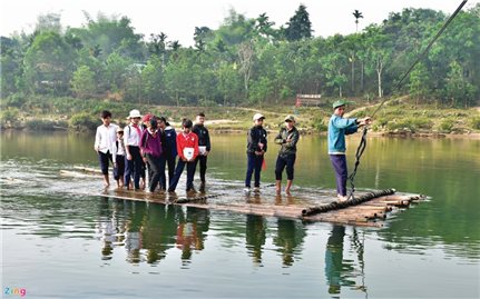 Gặp ông lão chống bè trên sông Rin