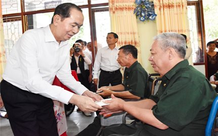 Chủ tịch nước Trần Đại Quang thăm, tặng quà thương, bệnh binh
