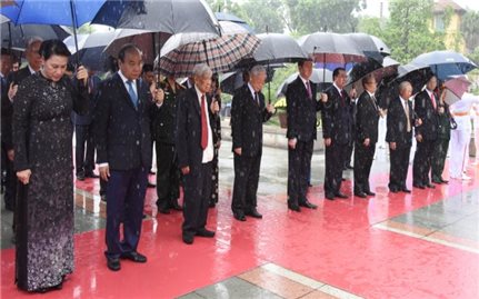 Lãnh đạo Đảng, Nhà nước dâng hương tưởng niệm các Anh hùng liệt sĩ