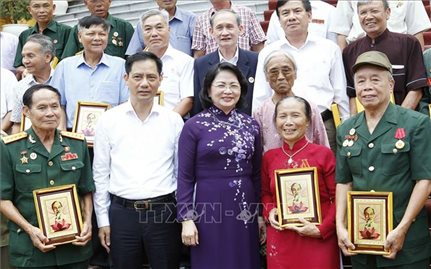 Phó Chủ tịch nước Đặng Thị Ngọc Thịnh tiếp Đoàn đại biểu người có công tỉnh Nam Định