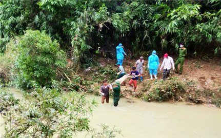 Thanh Hóa đã tìm thấy thi thể cháu bé bị lũ cuốn trôi