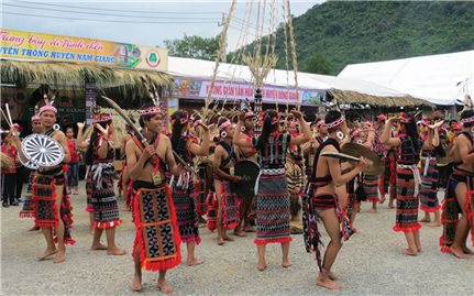 Trưng bày “Đặc trưng văn hóa các dân tộc miền Trung”