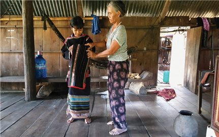 Nguy cơ mai một nghề dệt thổ cẩm của dân tộc M’nông