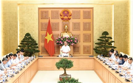 Thủ tướng Chính phủ Nguyễn Xuân Phúc: Huy động mọi nguồn lực để hỗ trợ nhà ở cho đồng bào vùng lũ