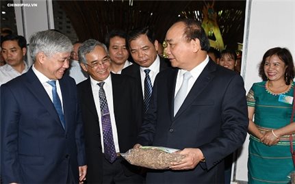 Thủ tướng Chính phủ Nguyễn Xuân Phúc thăm và làm việc tại tỉnh Kon Tum