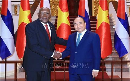 Việt Nam coi trọng và quyết tâm củng cố mối quan hệ với Cu-ba