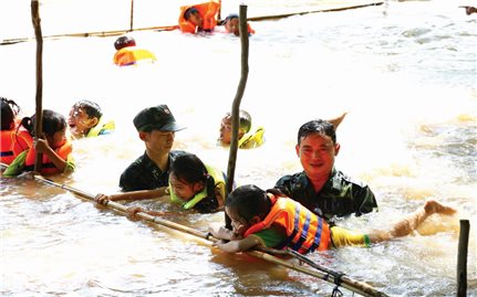 Nâng cao dân trí cho đồng bào vùng biên