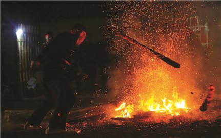 Lễ Nhảy lửa của người Dao đỏ tại Điện Biên