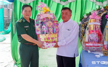 Bộ đội Biên phòng Sóc Trăng thăm chúc mừng Lễ Giáng sinh năm 2018