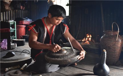 Người chỉnh chiêng ở Ia Yok