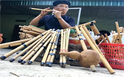 Người giữ hồn cây pí Thái
