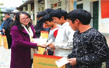 Thứ trưởng, Phó Chủ nhiệm Ủy ban Dân tộc Hoàng Thị Hạnh: Thăm, chúc Tết đồng bào DTTS tỉnh Hà Giang