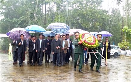 Nguyên Chủ tịch nước Trương Tấn Sang tri ân anh hùng, liệt sĩ tại Vị Xuyên