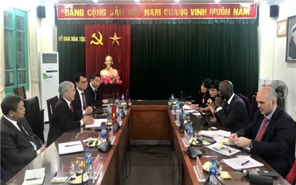 Bộ trưởng, Chủ nhiệm Ủy ban Dân tộc Đỗ Văn Chiến tiếp và làm việc với Giám đốc Quốc gia Ngân hàng Thế giới tại Việt Nam