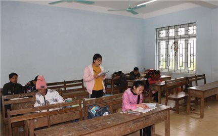 Tình trạng bỏ học của học sinh DTTS: Vẫn đang còn tiếp diễn