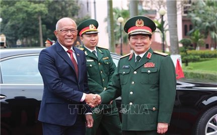 Bộ trưởng Quốc phòng Philippines thăm chính thức Việt Nam