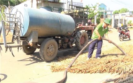 “Chân cột đèn…”