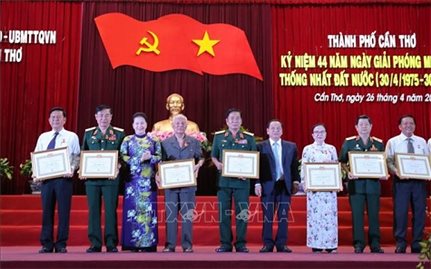 Chủ tịch Quốc hội dự Lễ kỷ niệm 44 năm Ngày Giải phóng Cần Thơ