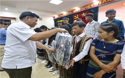 Ủy ban Dân tộc: Gặp mặt đoàn học sinh Trường Phổ thông Dân tộc nội trú THCS huyện Đơn Dương, tỉnh Lâm Đồng