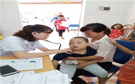 Gần 1.400 đồng bào DTTS được khám bệnh và tư vấn sức khỏe miễn phí