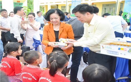 Quỹ sữa vươn cao Việt Nam và Vinamilk chung tay vì trẻ em khó khăn