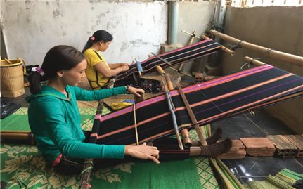 Nghề dệt thổ cẩm của người Jrai