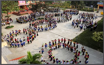 Đưa múa xòe vào trường học