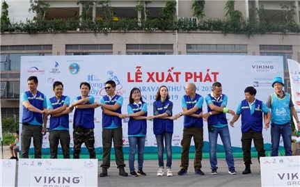 Câu lạc bộ Doanh nhân 2030: Mang “ánh sáng tri thức” đến với trẻ em vùng khó